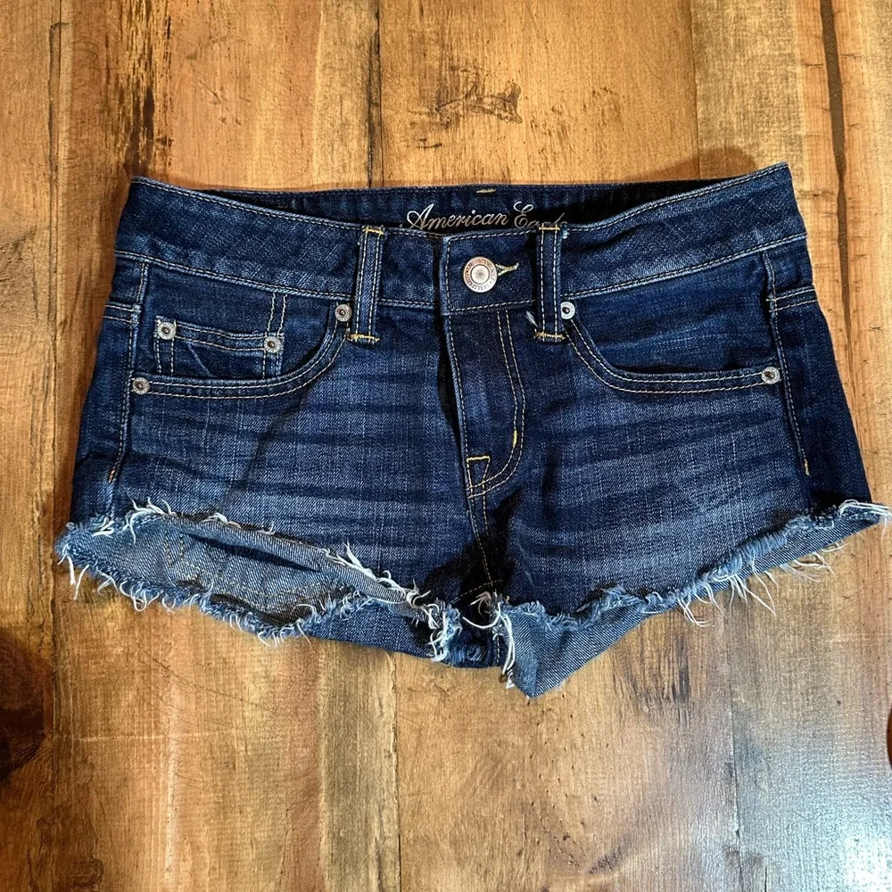 American Eagle Women’s short shorts AE denim, size 0. Dark low waist - Picture 1 of 5